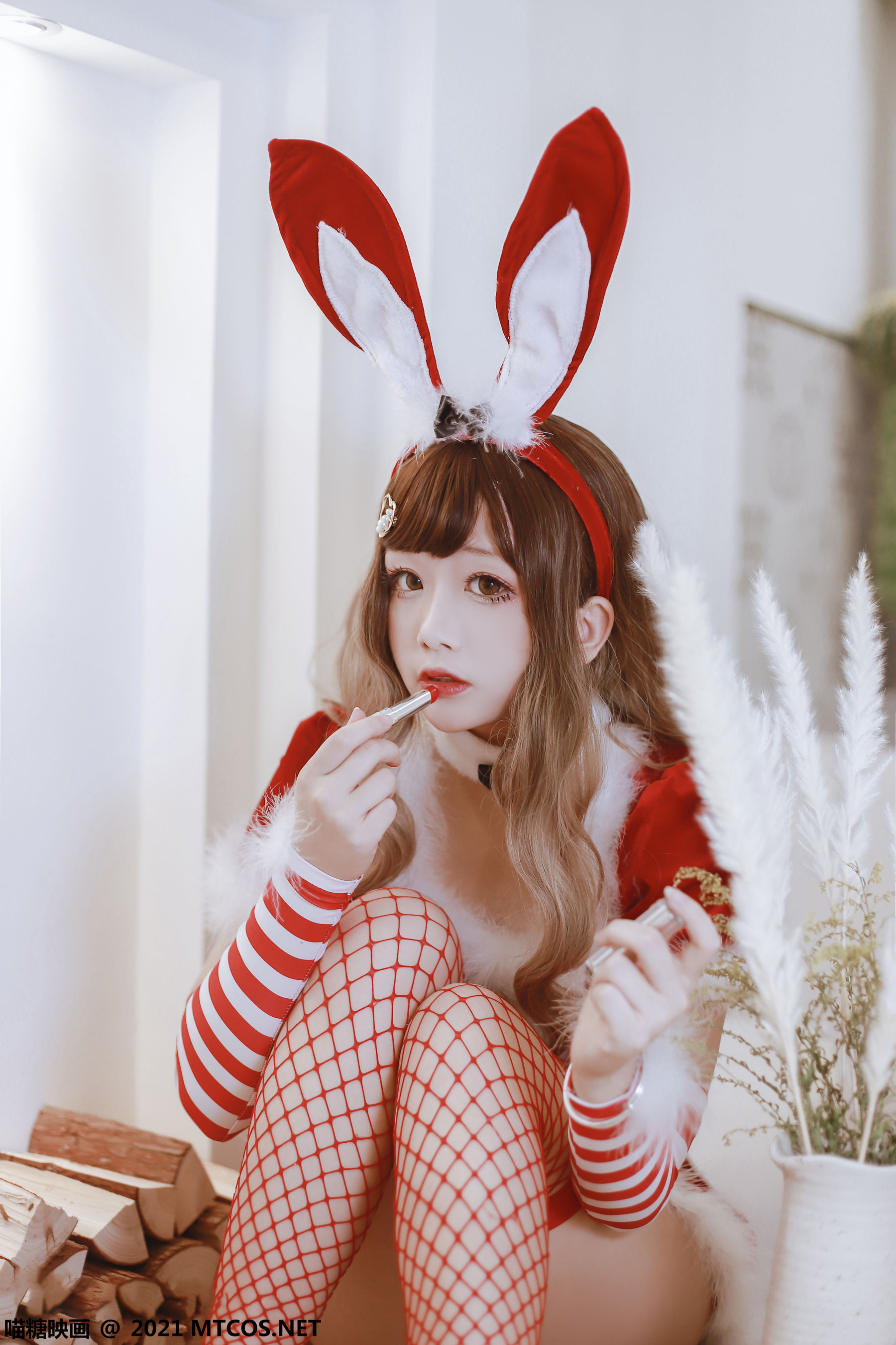 [喵糖映画] VOL.389 红色兔子 写真套图(2)