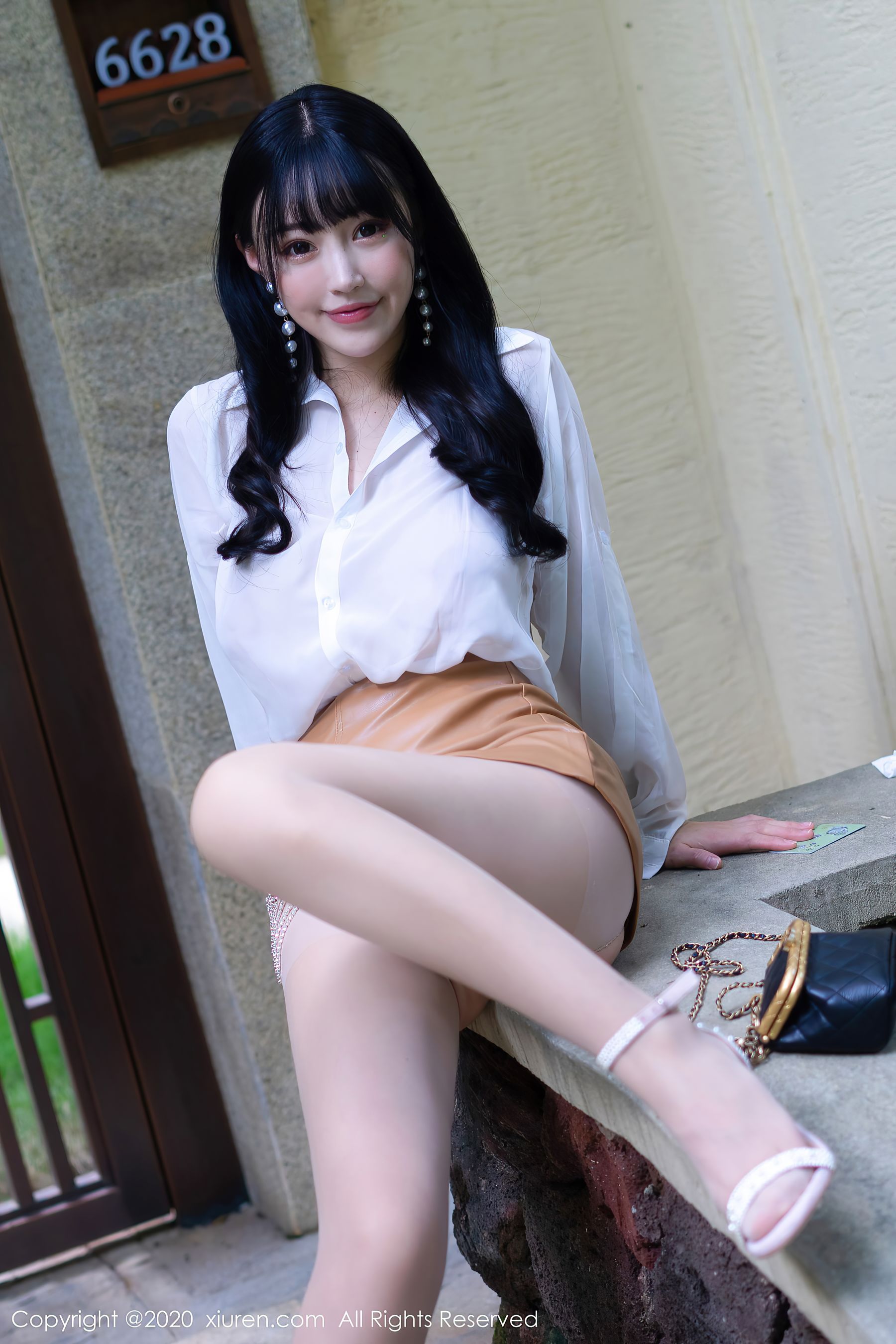 [秀人XiuRen] No.2519 朱可儿Flower - 经典的白衬衫与飒爽皮裤(2)