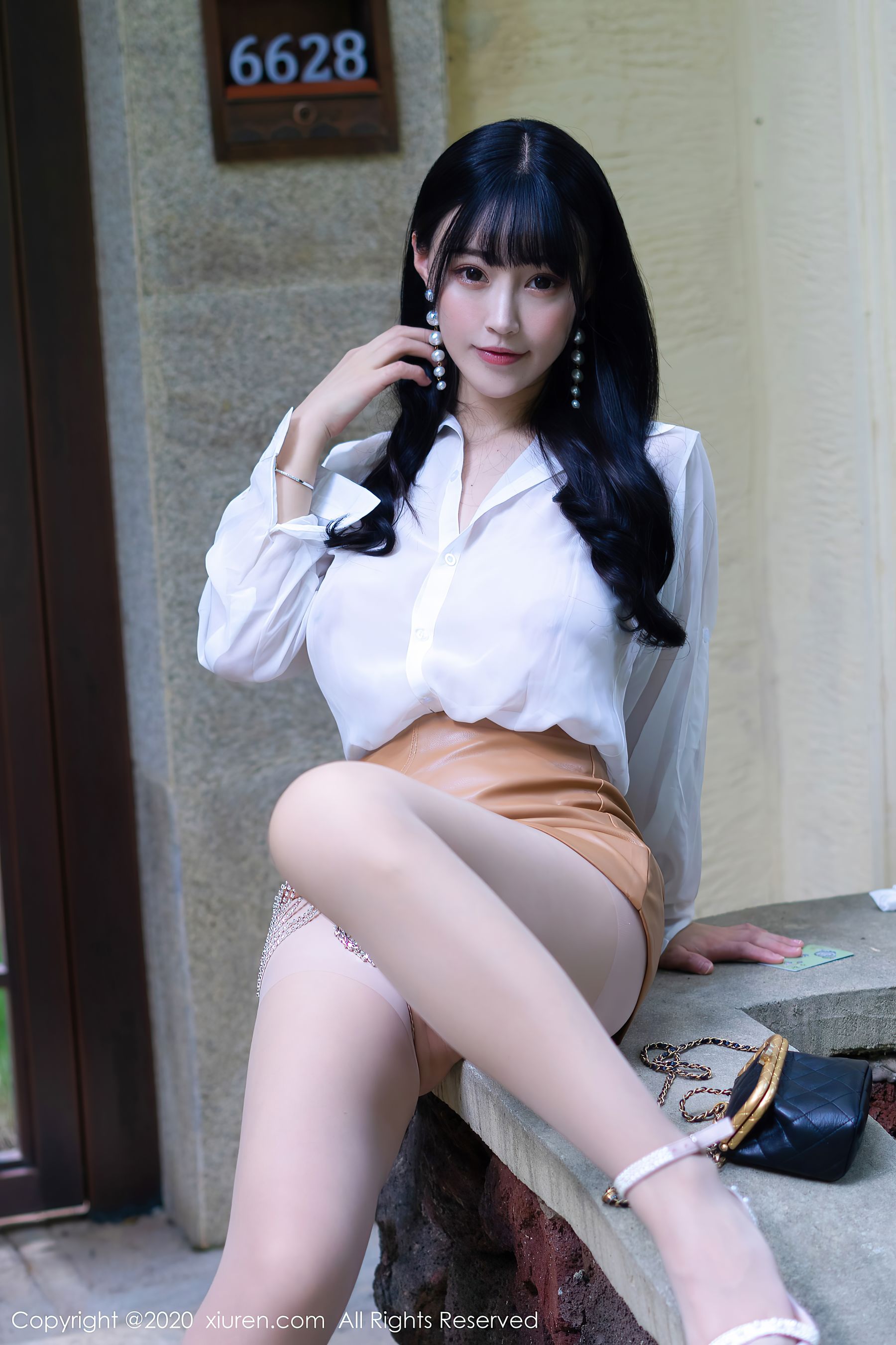 [秀人XiuRen] No.2519 朱可儿Flower - 经典的白衬衫与飒爽皮裤(3)