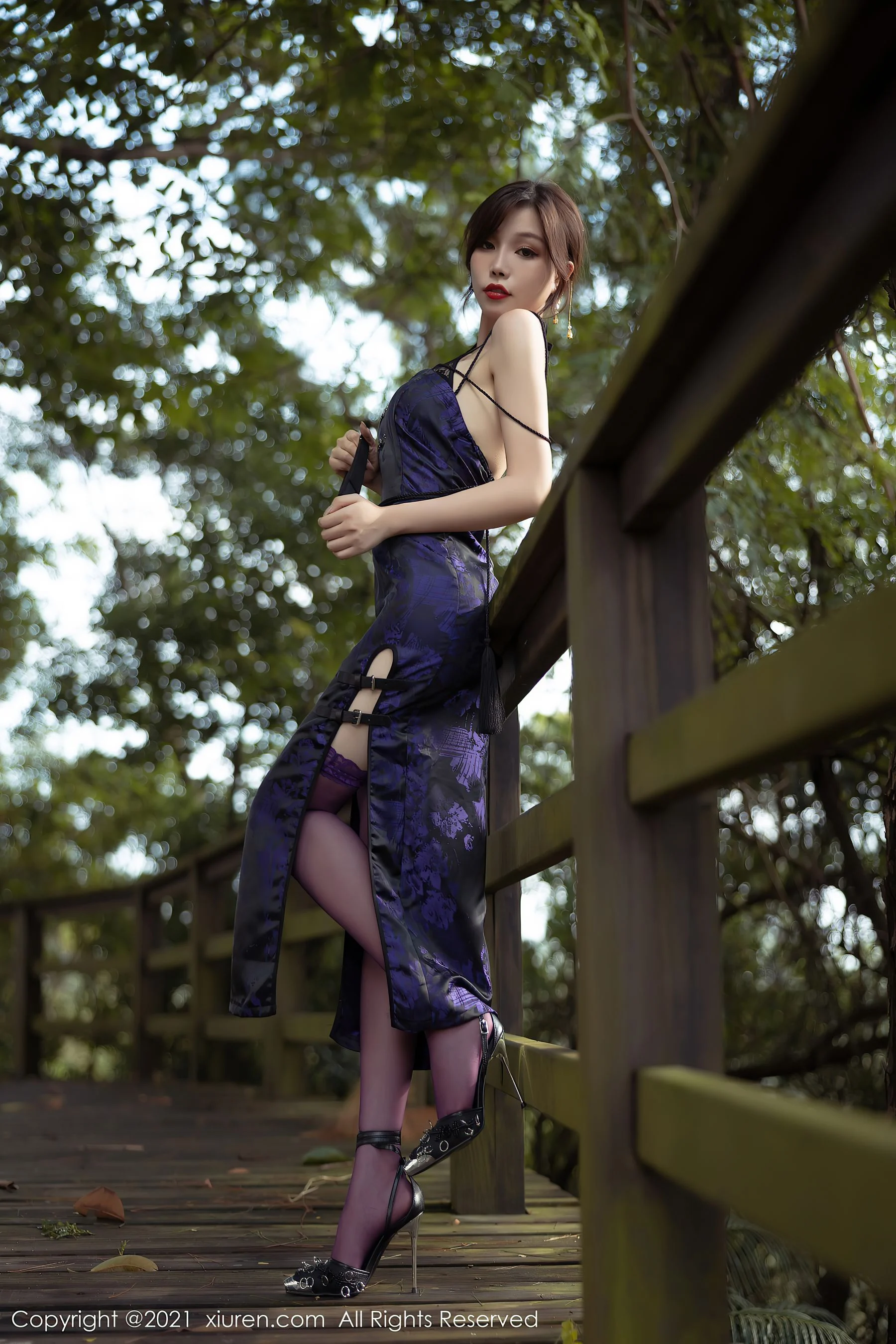 [秀人XiuRen] No.3794 芝芝Booty - 绚丽古典的紫色旗袍(4)