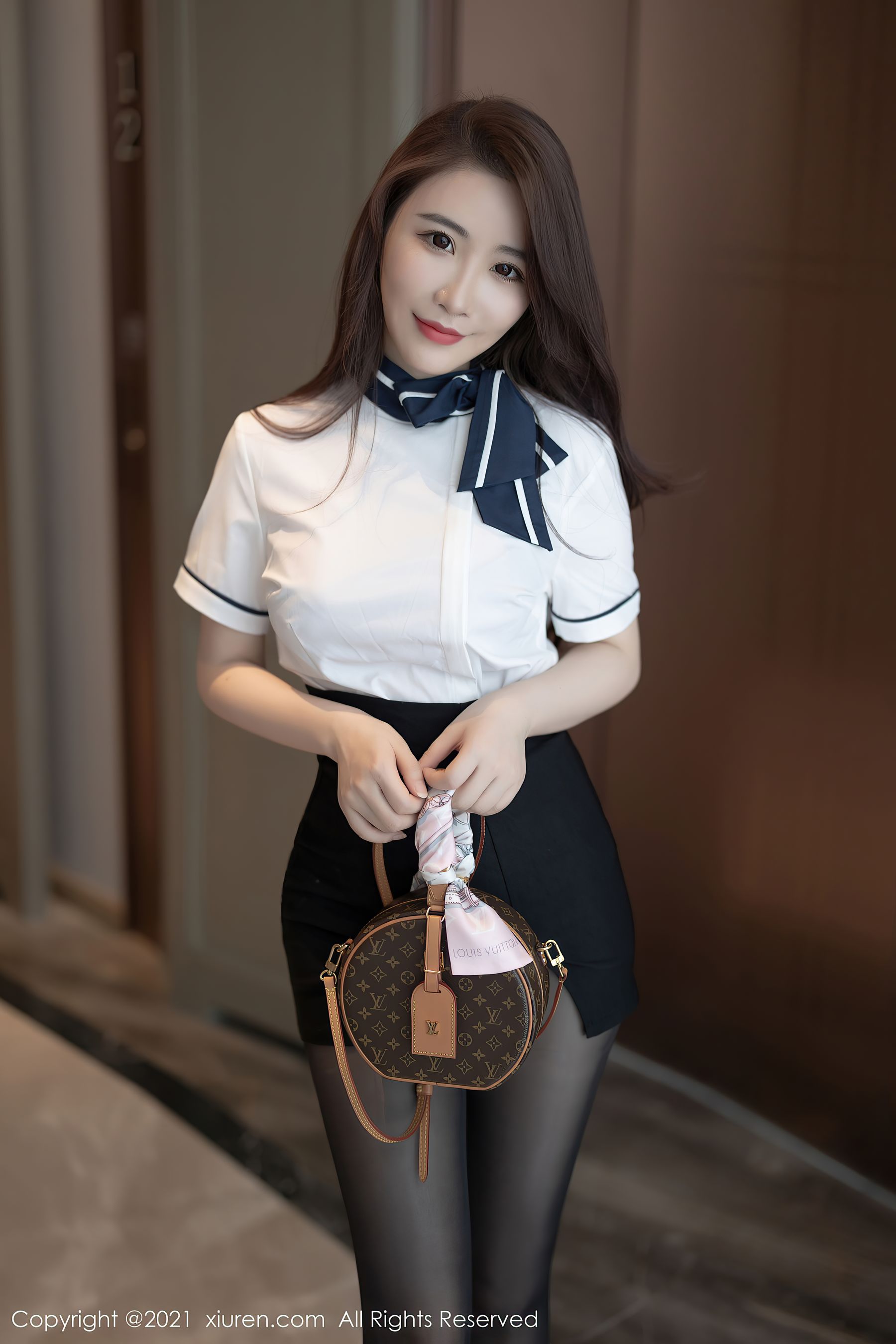 [秀人XiuRen] No.3525 Cherry绯月樱 - 经典的白衬衫黑短裙OL(2)