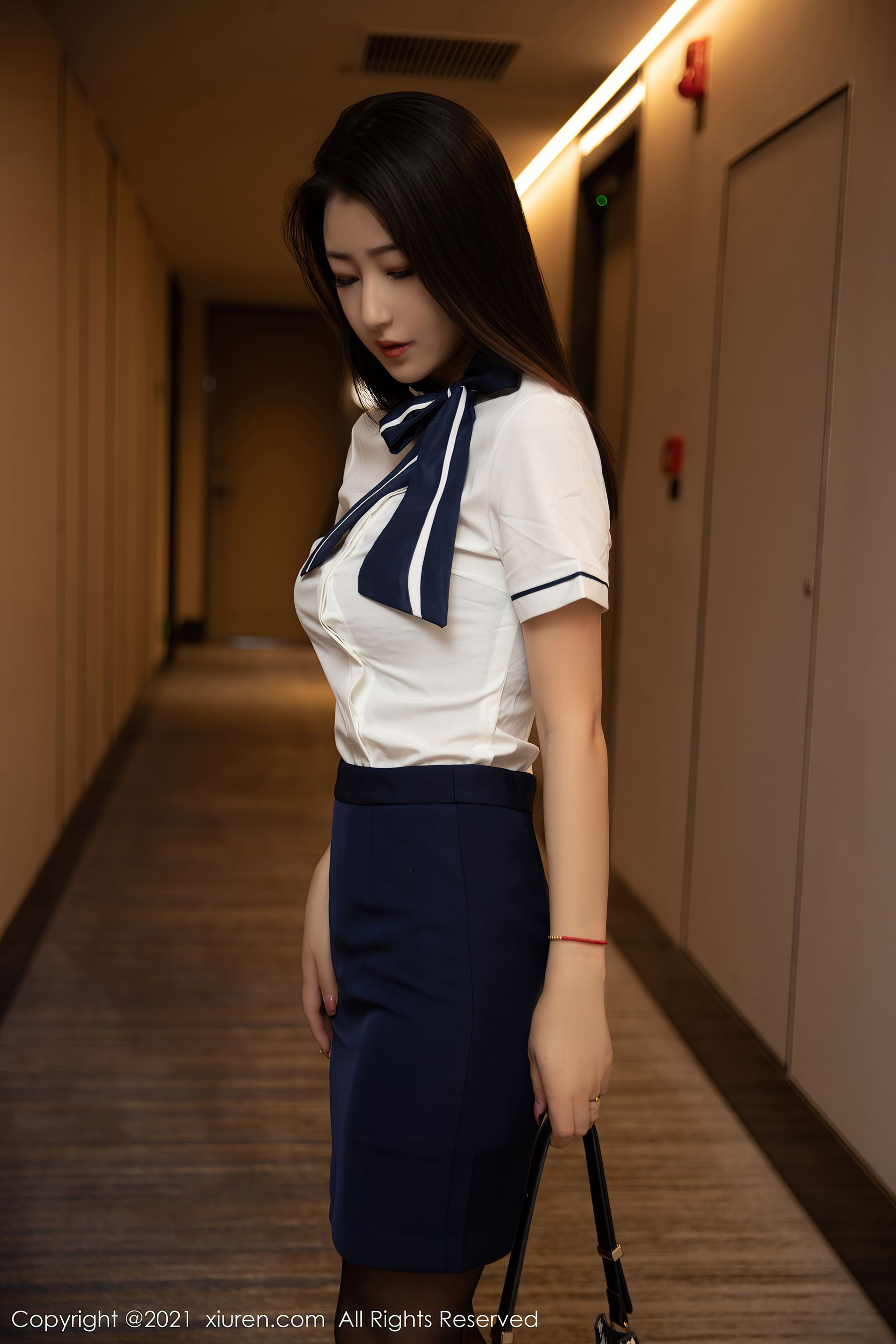 [秀人XiuRen] No.3860 熊小诺 - 经典的白衬衫短裙嘿丝制服OL(4)