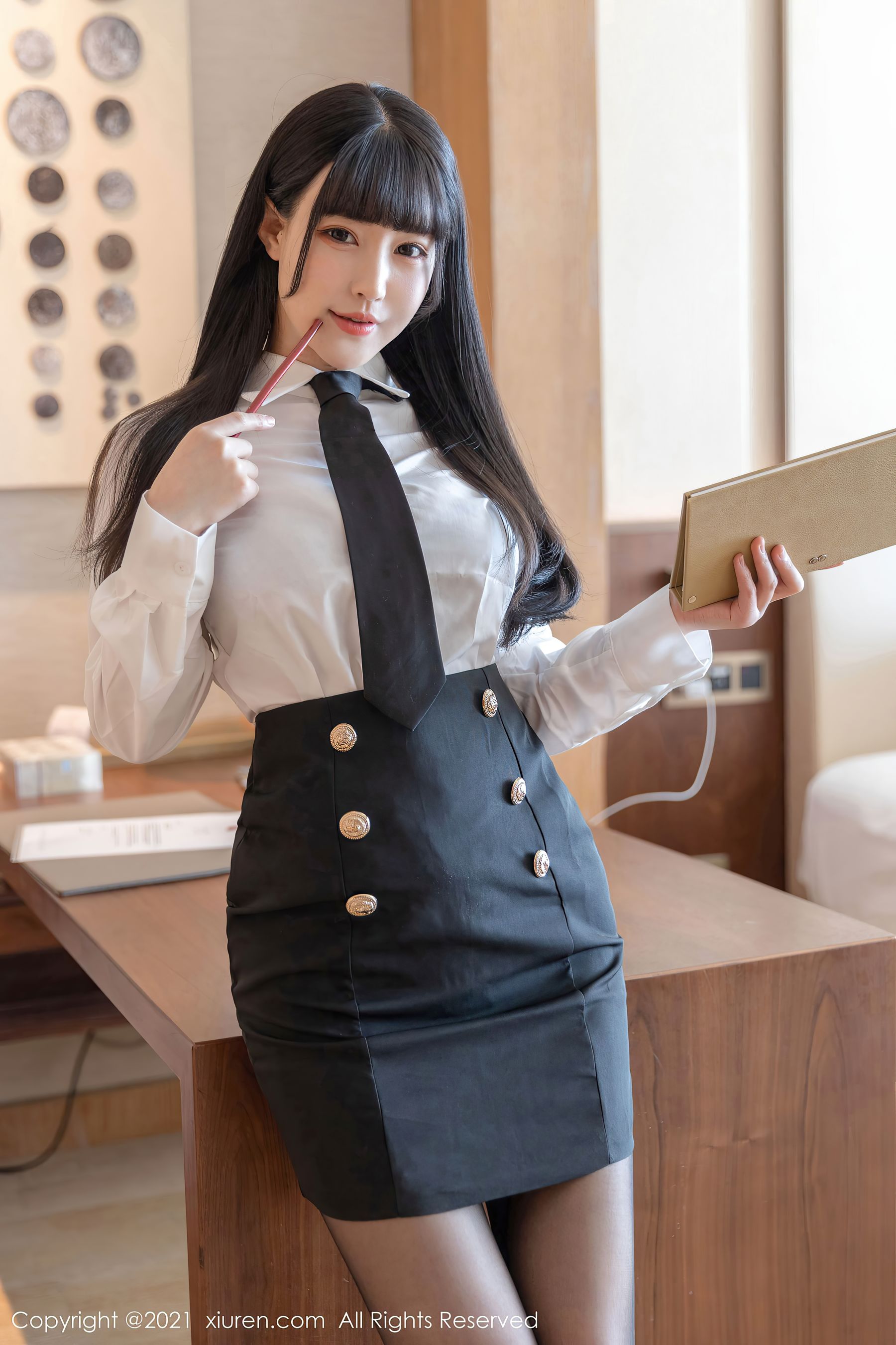 [秀人XIUREN] No.3608 朱可儿Flower - 经典的白衬衫黑短裙职场OL(5)
