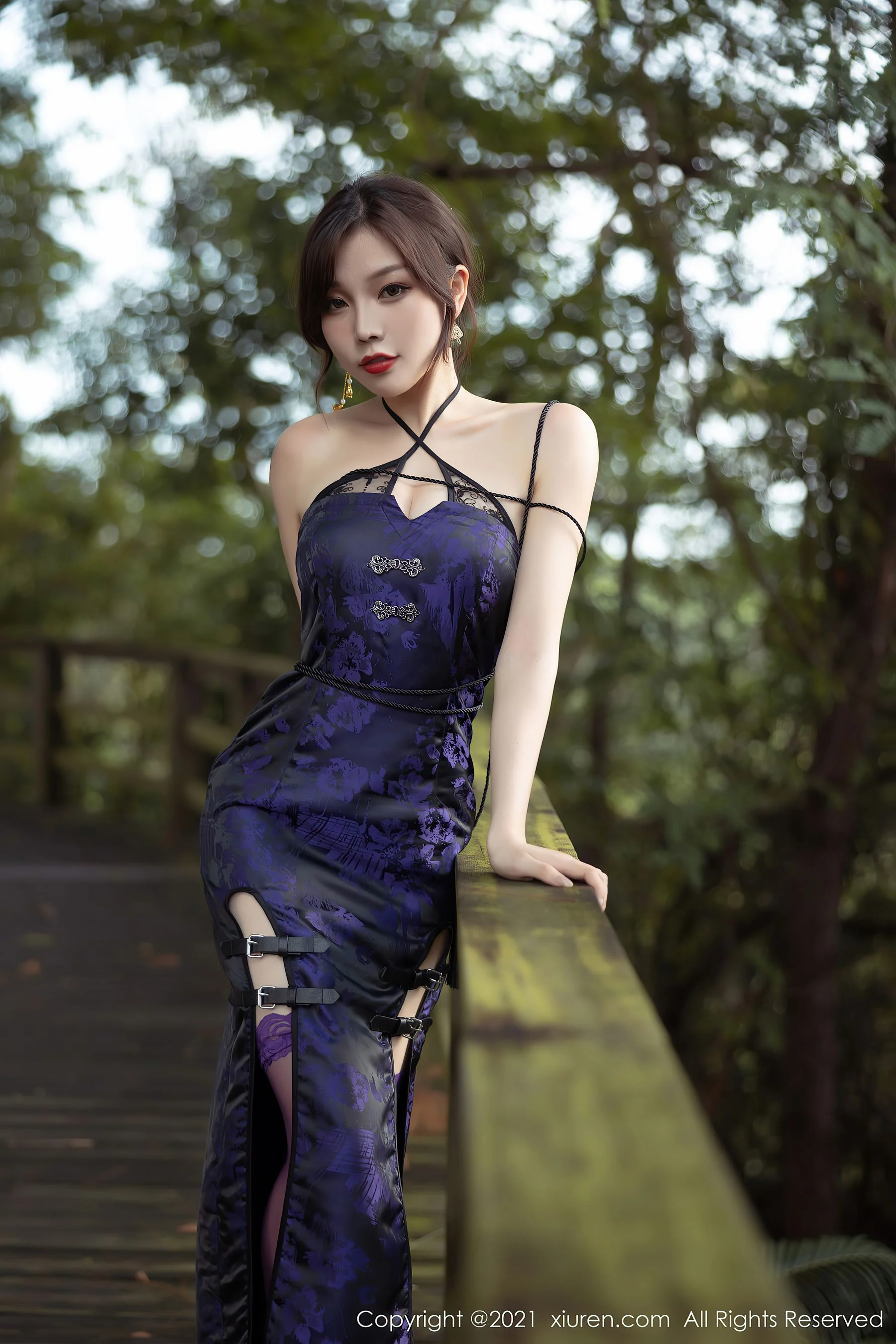[秀人XiuRen] No.3794 芝芝Booty - 绚丽古典的紫色旗袍(1)