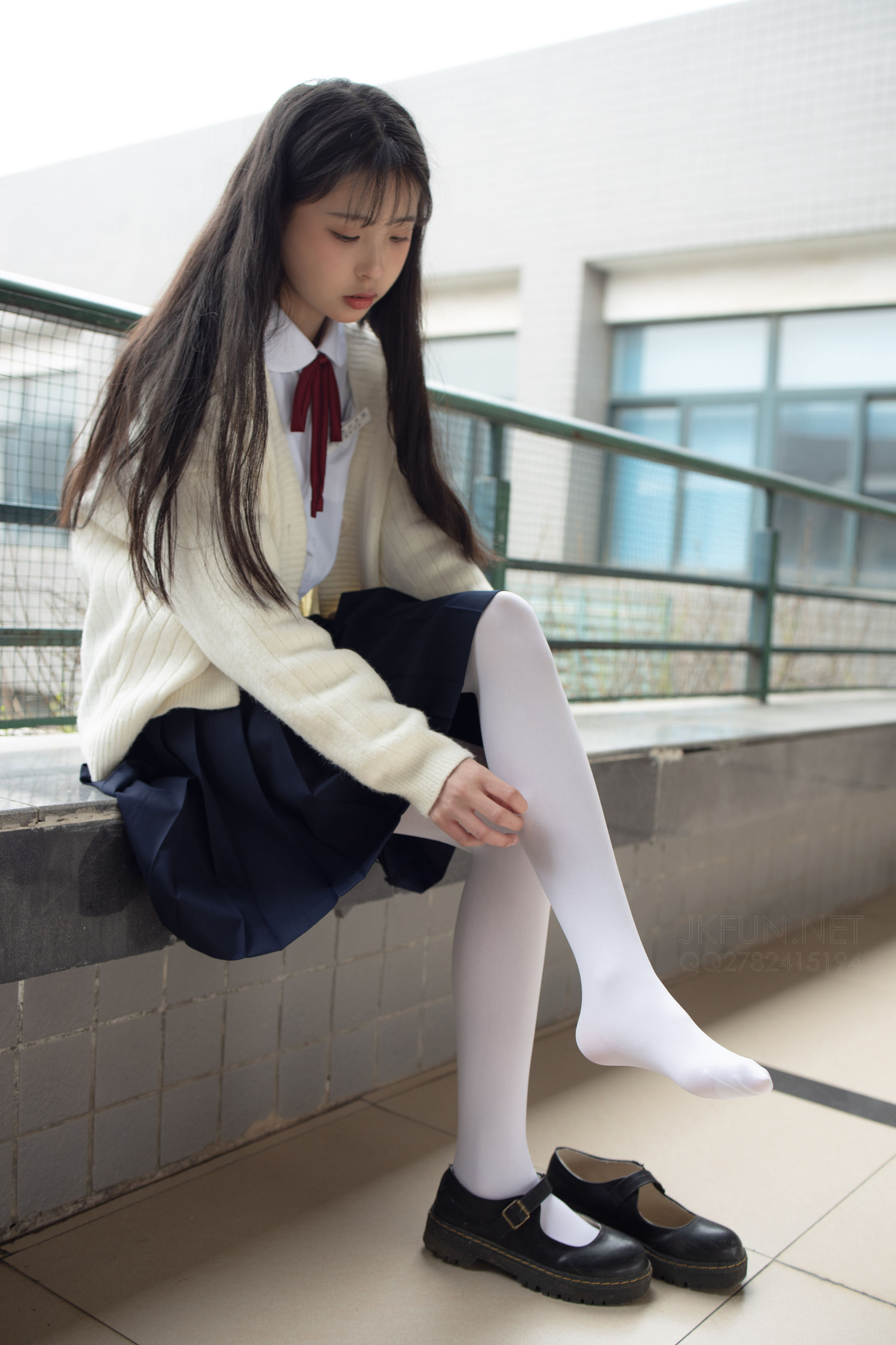 甜米《纯纯的白丝学妹》 [森萝财团] JKFUN-001 萝莉丝袜写真集(1)
